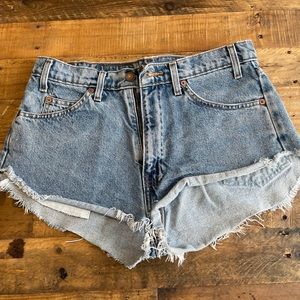 LEVI’S Jean shorts.